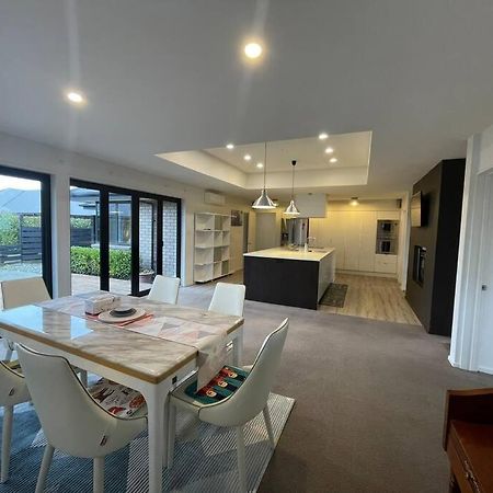 Spacious 4 Bed Family Home Christchurch Eksteriør billede
