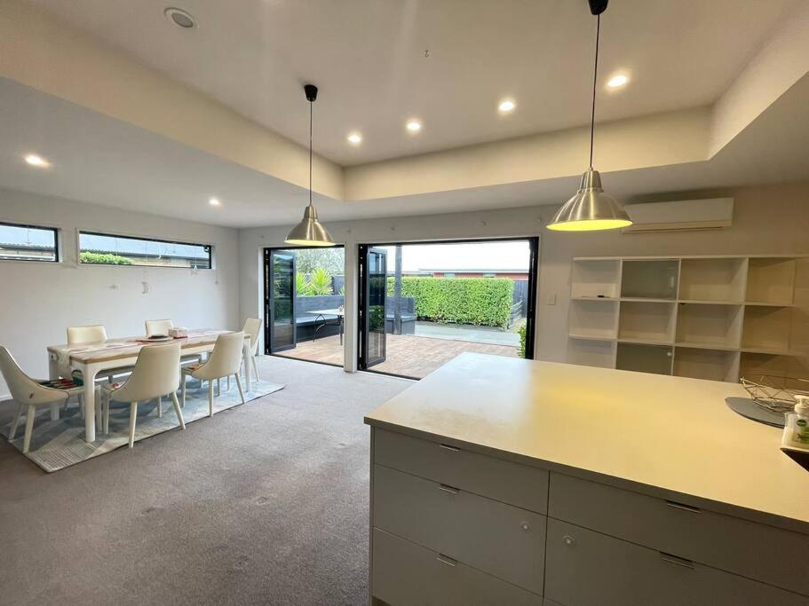 Spacious 4 Bed Family Home Christchurch Eksteriør billede