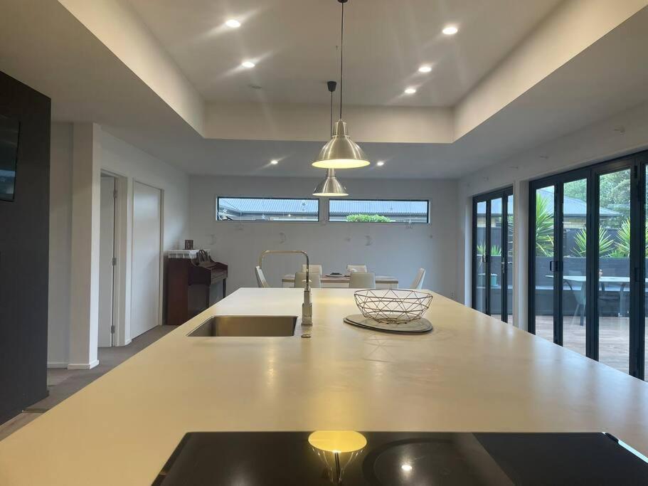 Spacious 4 Bed Family Home Christchurch Eksteriør billede