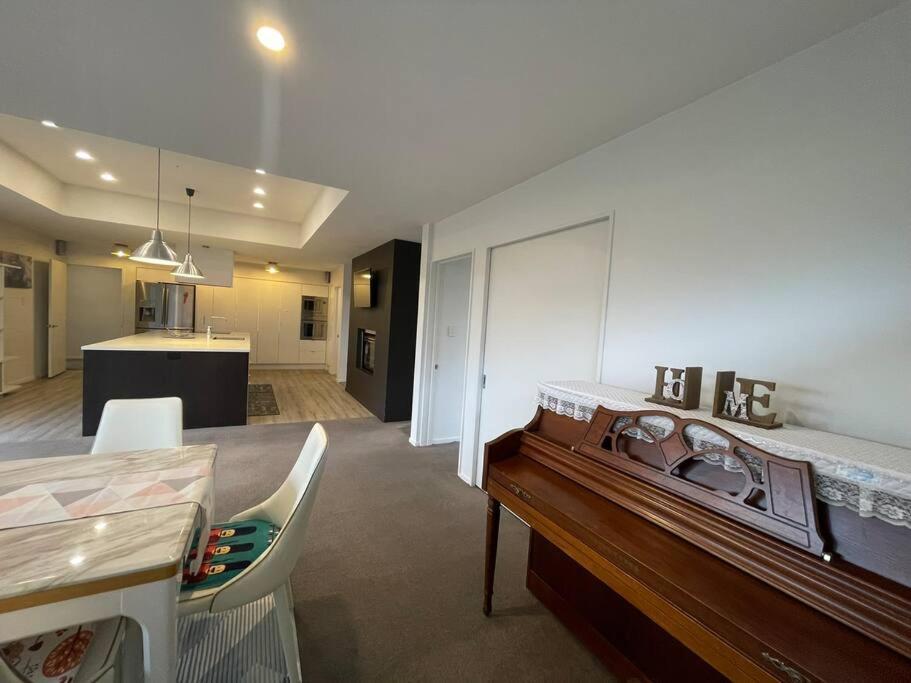 Spacious 4 Bed Family Home Christchurch Eksteriør billede